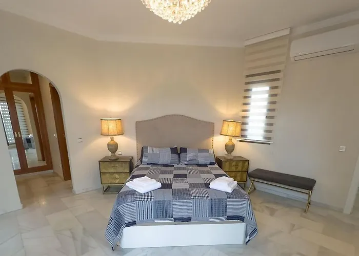 Casa Yuca 5 Bedroom Pool * Marbella
